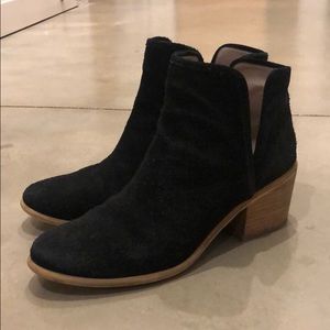 Hinge Classic Black Booties